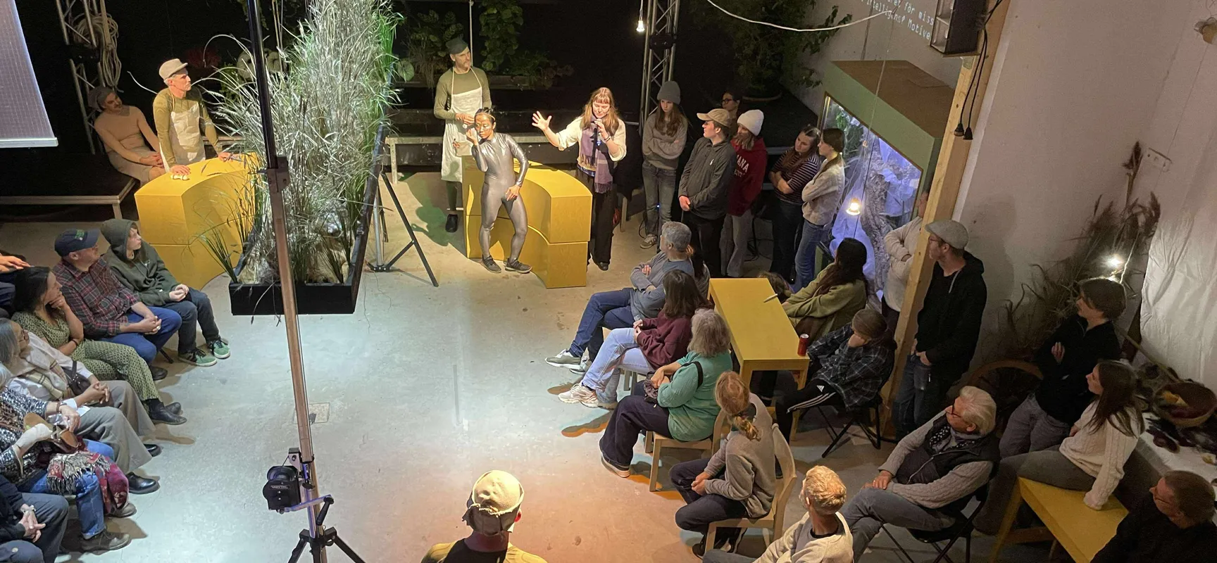 Immersive performance theatre